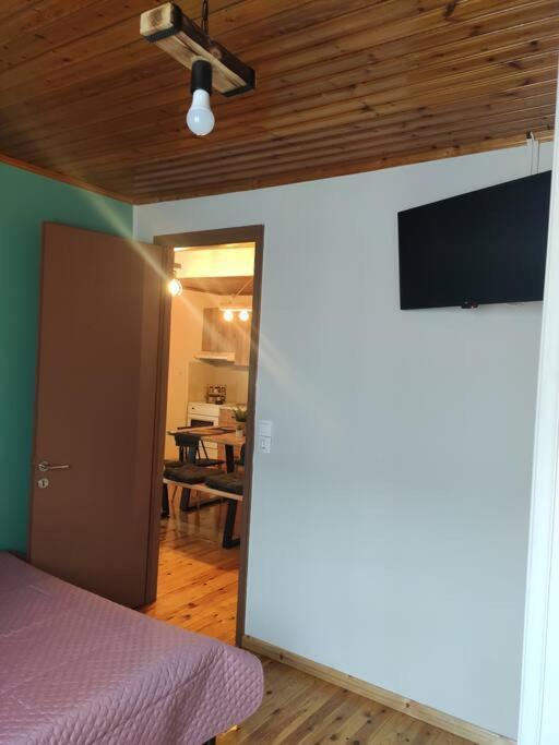 דירות ואסיליקי Politis' Wooden House מראה חיצוני תמונה