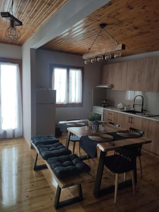 דירות ואסיליקי Politis' Wooden House מראה חיצוני תמונה