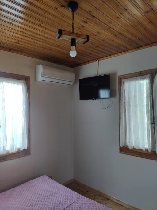 דירות ואסיליקי Politis' Wooden House מראה חיצוני תמונה